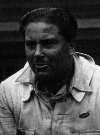 Woolf_Barnato_at_the_1929_24_Hours_of_Le_Mans_(cropped)